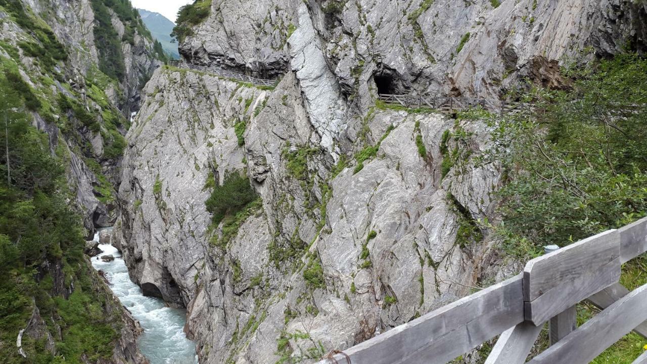 Haus Gartenheim Kals-am Großglockner Exterior foto